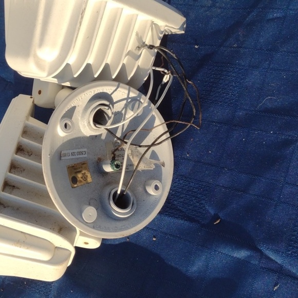 White Outdoor Flood Lights NWOT - Picture 2 of 2